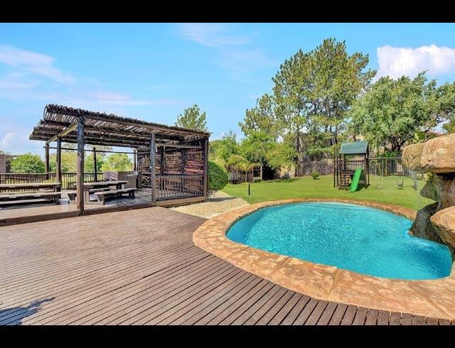 2 BEDROOM TOWNHOUSE RENTED IN NORTH RIDING